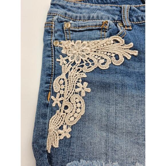 Jessica Simpson Women's 30 Forever Low Rise Lace Detail Cut Off Jean Shorts - Picture 2 of 8